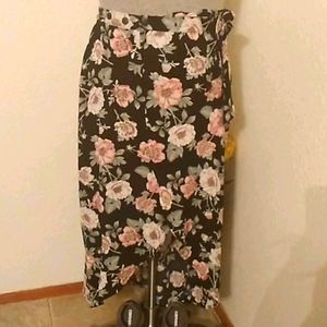 Wrap skirt xs- black/ floral rayon
